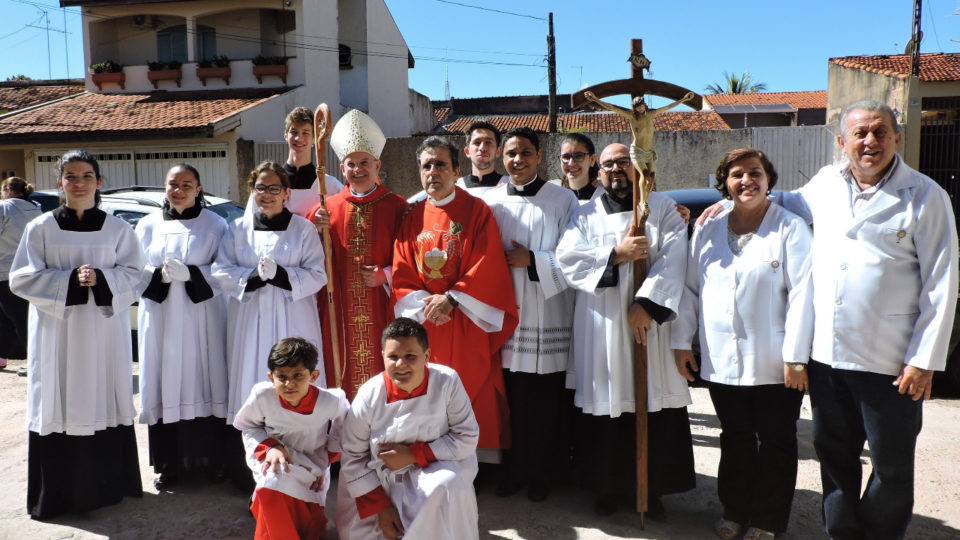 Paróquia Divino Espírito Santo em Jáu recebe visita de Dom Eduardo Malaspina