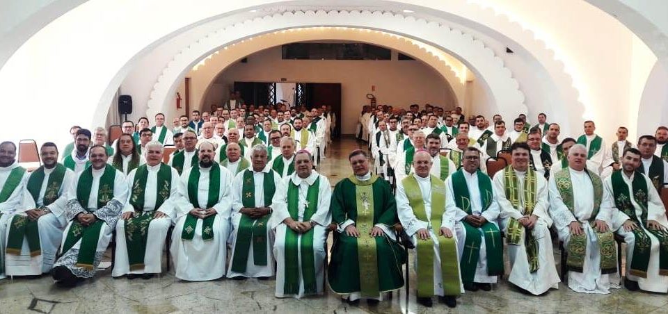 Clero Diocesano refletiu sobre os desafios da evangelização no ambiente urbano