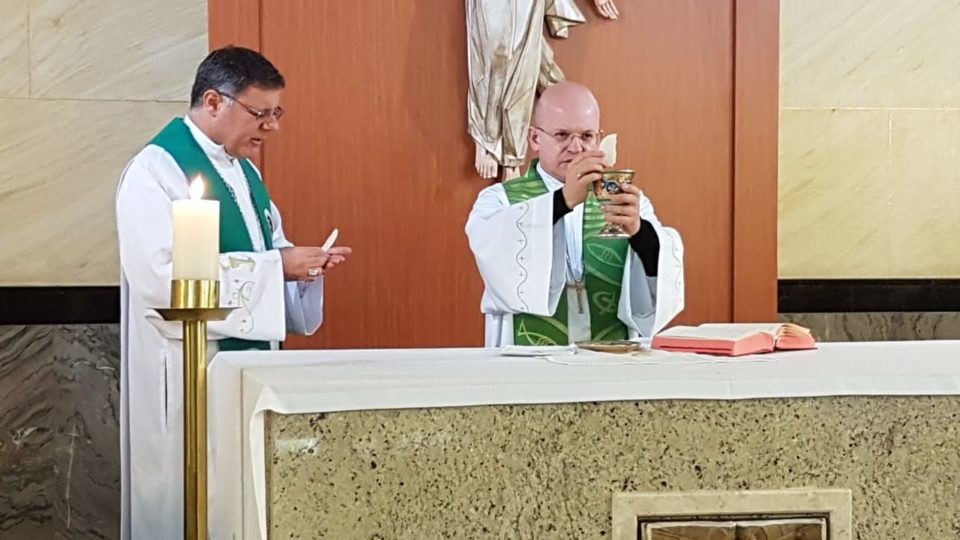 Dom Eduardo Malaspina preside Eucaristia na Capela Episcopal Nossa Senhora das Graças