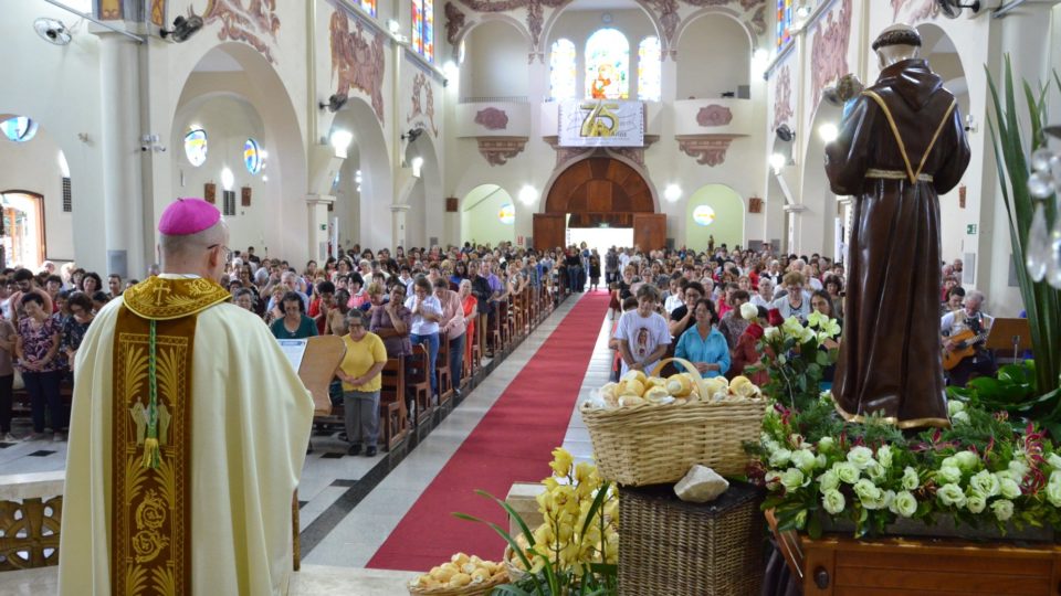 Bispo Auxiliar preside missa em honra à Santo Antônio de Pádua