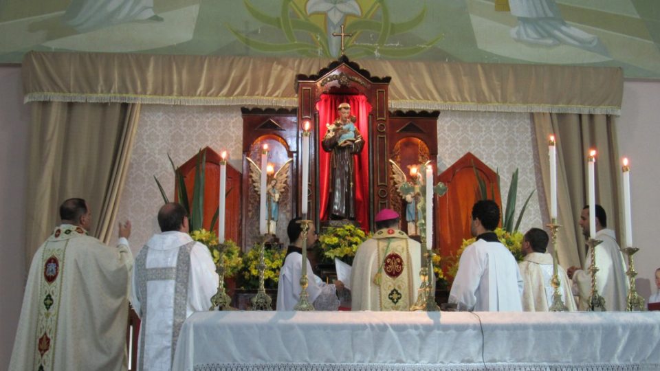 Bispo celebra nos Festejos de Santo Antônio em Barra Bonita