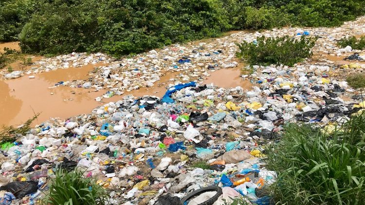 Riscos da poluição plástica para a saúde do ser humano