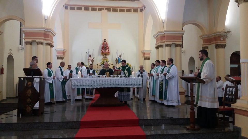Dom Eduardo Malaspina preside Missa de Renovação e Investidura dos Ministros Extraordinários da Sagrada Comunhão