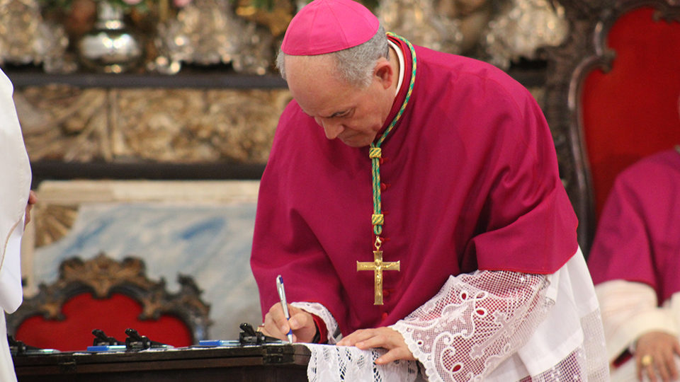 Dom Airton toma posse como novo Arcebispo de Mariana