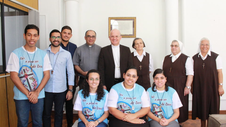 Bispo Auxiliar recebe as Novas Comunidades para trabalho pastoral na Comunidade Sacerdotal no Cidade Aracy