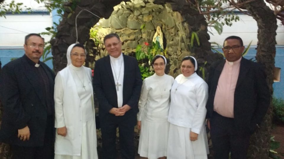 Bispo Diocesano  visita as Apóstolas do Sagrado Coração de Jesus