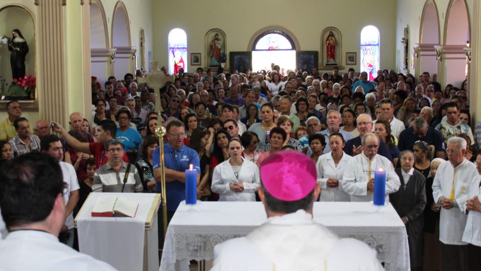 No dia dedicado a Nossa Senhora Aparecida da Babilônia milhares de devotos passaram pelo Santuário