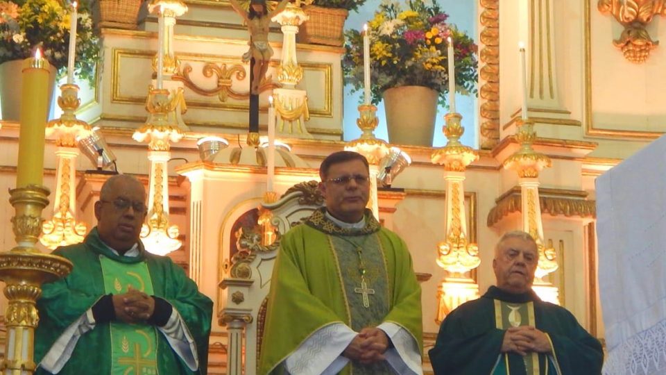 Bispo Diocesano é acolhido por fiéis na Catedral de Nossa Senhora da Glória