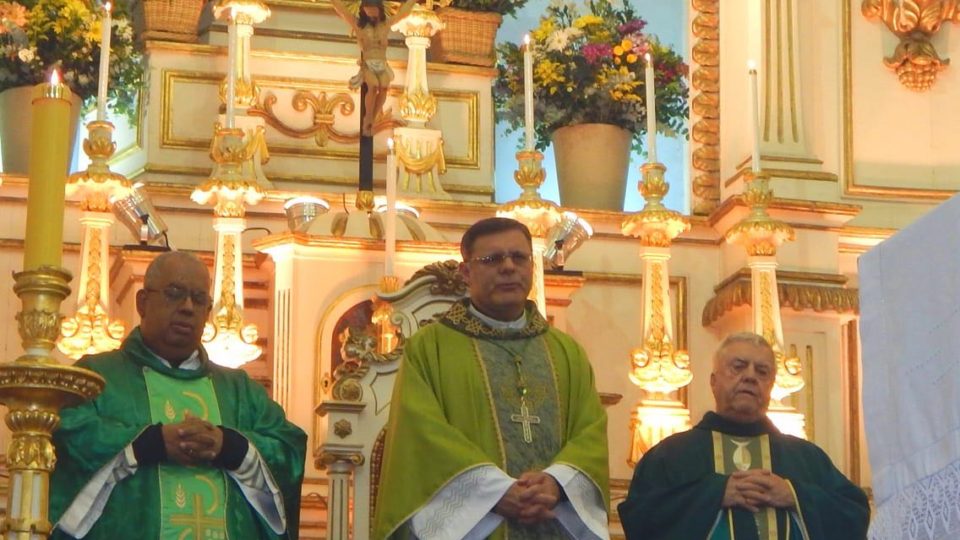 Bispo Diocesano é acolhido por fiéis na Catedral de Nossa Senhora da Glória