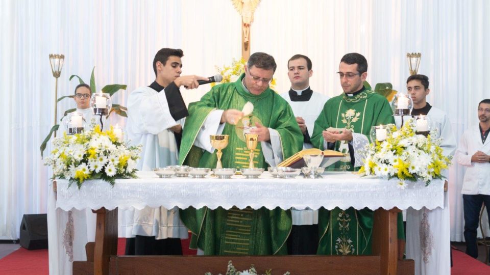 Paróquia São Paulo Apóstolo recebe Bispo Diocesano para o Sacramento da Crisma