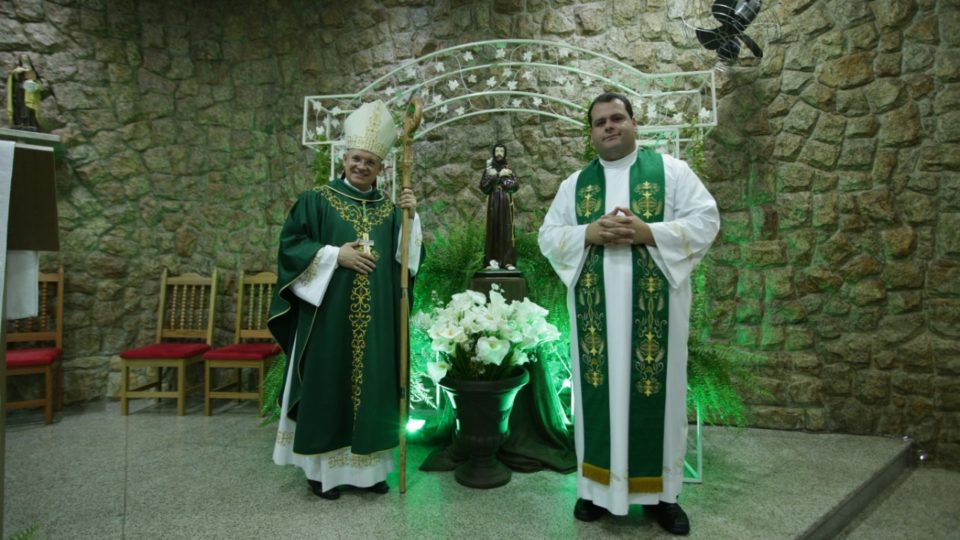 Bispo Auxiliar abre as festividades de São Francisco em Américo Brasiliense