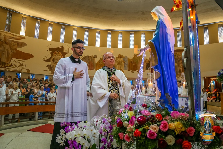 Bispo Auxiliar preside missa festiva em honra a Nossa Senhora das Graças