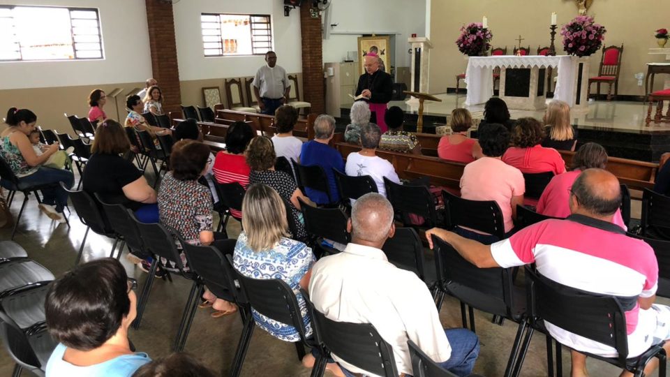 Dom Eduardo faz visita à Paróquia Santa Clara