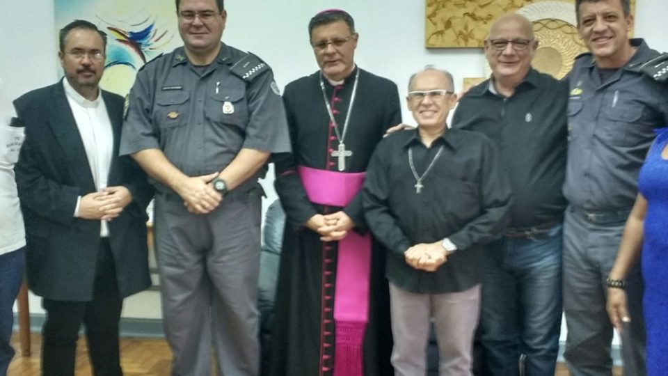 Bispo Diocesano conhece Batalhão da PM em Jaú