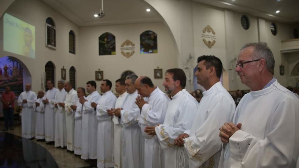 Candidatos ao Diaconato Permanente recebem Ministério do Acolitato