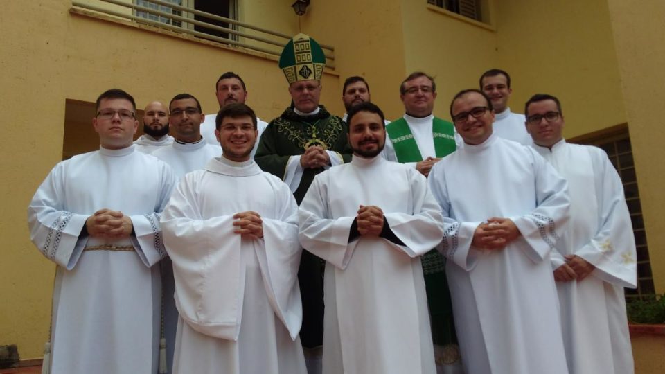 Seminaristas da Teologia são admitidos às Sagradas Ordens