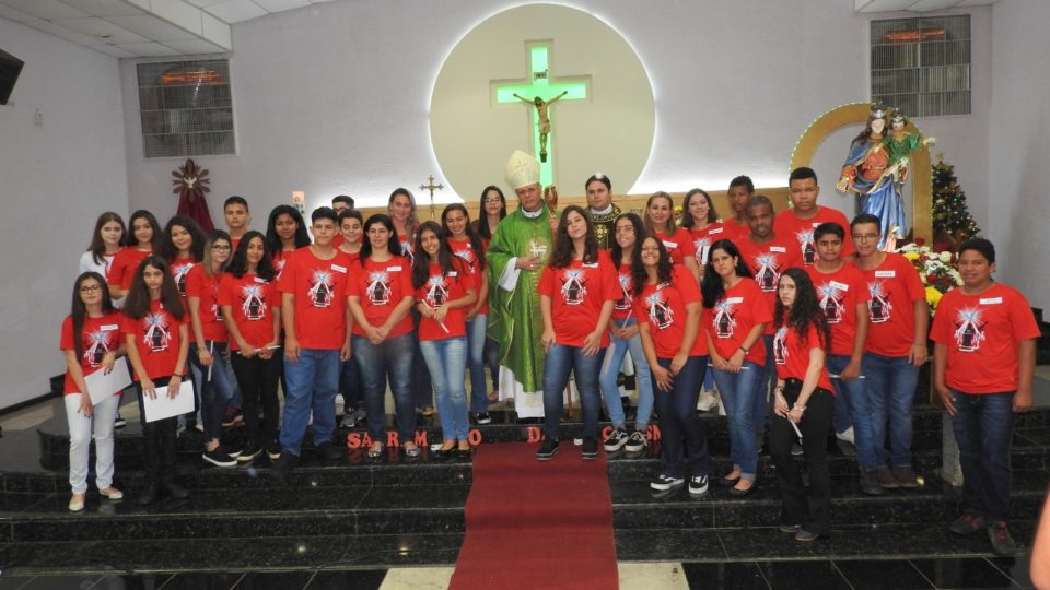 Paróquia Nossa Senhora Auxiliadora recebe Bispo Diocesano para o Sacramento da Crisma