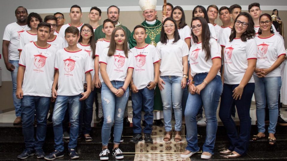 Bispo Auxiliar crisma jovens de Jaú