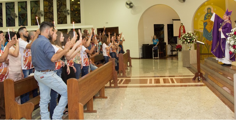 Dom Eduardo Malaspina preside Sacramento da Crisma em Tapinas