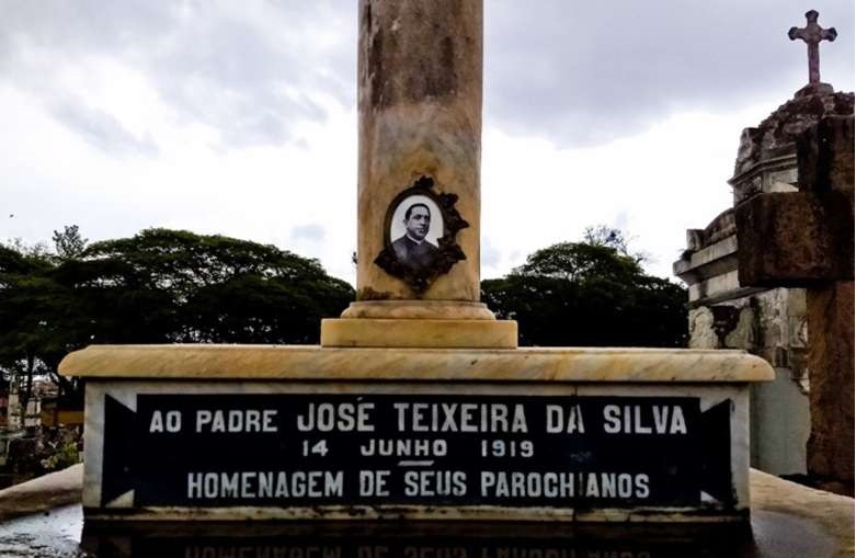 Padre Teixeira, um padroeiro honorário