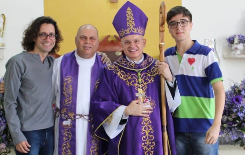 Bispo Auxiliar celebra Sacramento da Crisma em Araraquara