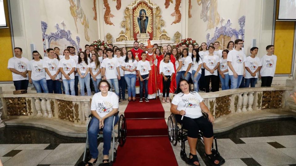 Na Paróquia de Santo Antônio em São Carlos 60 pessoas recebem o Sacramento da Crisma