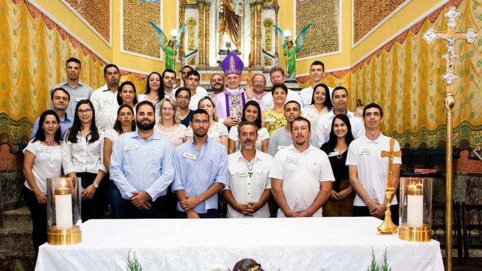 Bispo Auxiliar celebra Sacramento da Crisma em Barra Bonita