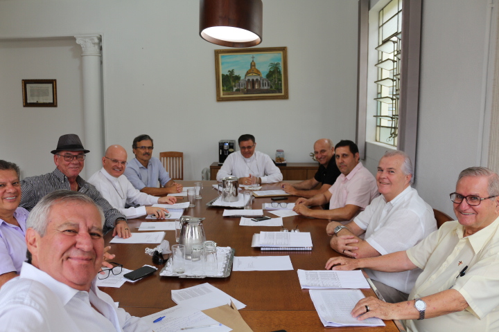 Dom Paulo Cezar se reúne com Conselho Econômico