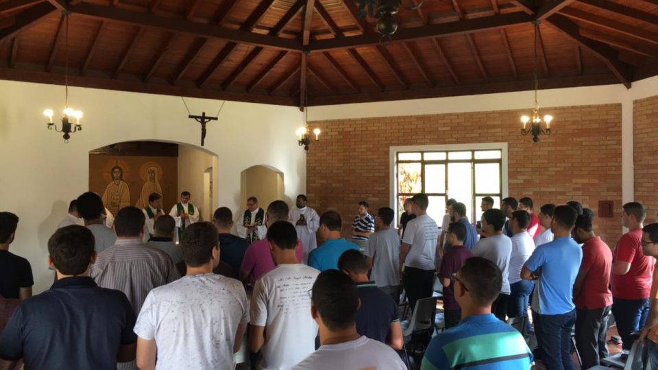 Seminaristas da Filosofia e Teologia iniciam o Retiro Espiritual