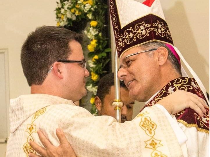 Cônego André Bortolucci  é ordenado Diácono Transitório pelas mãos de Dom Paulo Cezar