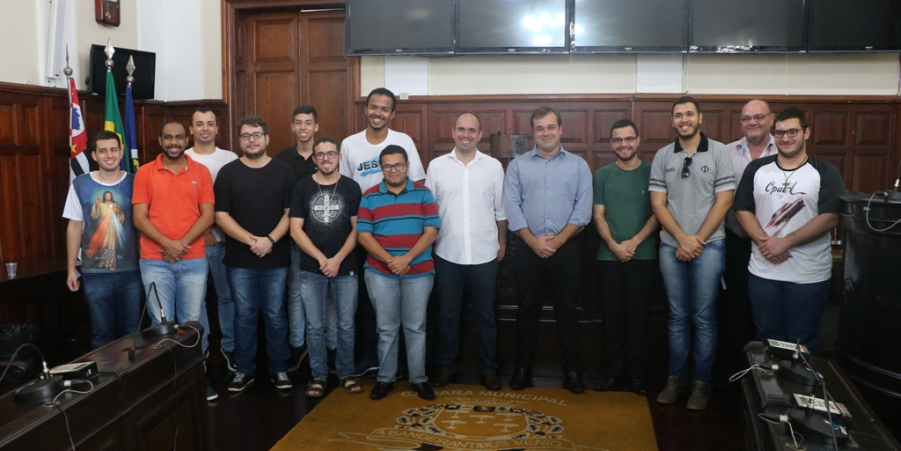 Vereador Gustavo Pozzi acompanha turmas do seminário no Visite a Câmara