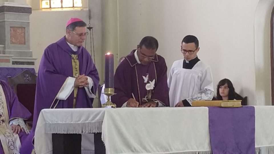 Padre Lázaro assume paróquia de Torrinha