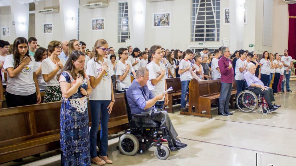 Dom Eduardo Malaspina preside Sacramento da Crisma na Paróquia Senhor Bom Jesus