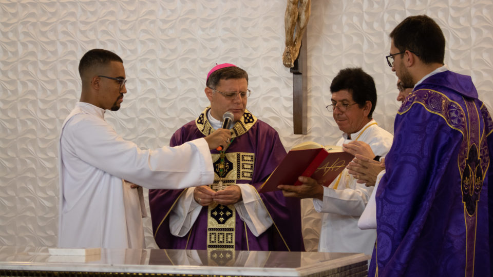 “Missa de Dedicação” é celebrada na Igreja Nossa Senhora Aparecida em Dourado