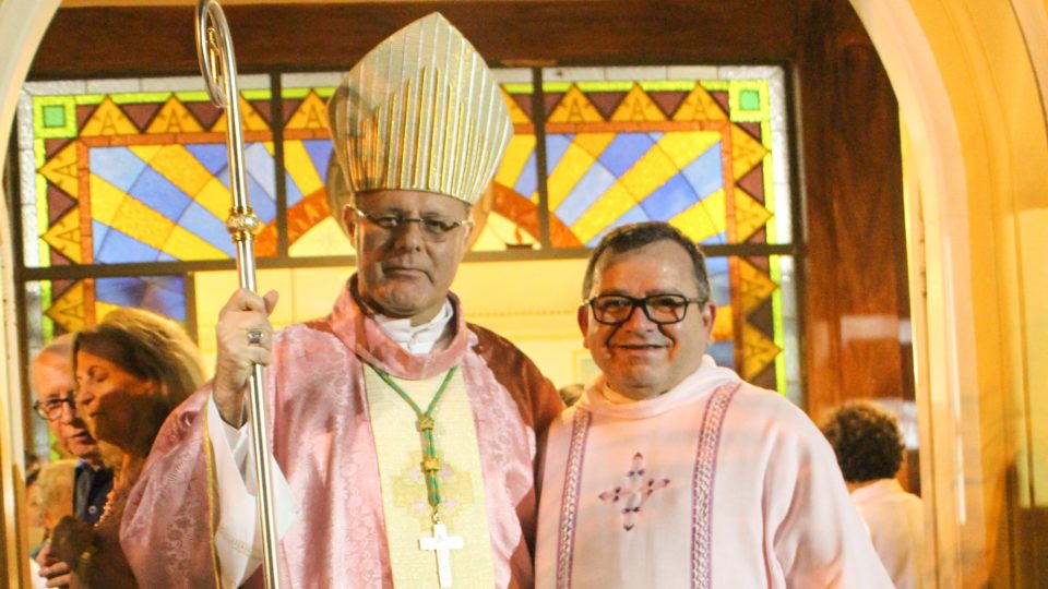 Fiéis celebram elevação da Paróquia São Pio X e posse canônica do Padre José Edmilson