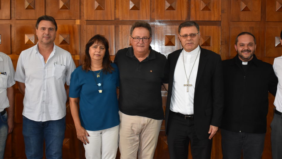 Dom Paulo Cezar visita Prefeitura e Barra Bonita