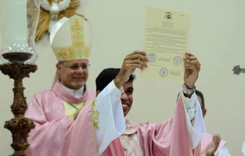 PADRE CHARLES TOMA POSSE NA PARÓQUIA SANT’ANA EM ARARAQUARA