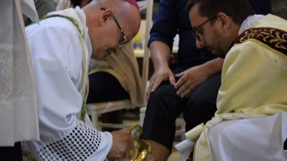 DOM EDUARDO MALASPINA PRESIDE MISSA DO LAVA-PÉS NA CATEDRAL DE SÃO CARLOS