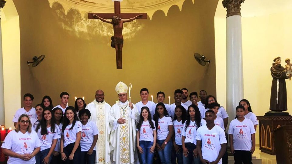 Bispo Diocesano preside Sacramento da Crisma em Gavião Peixoto