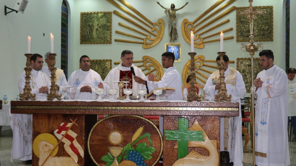 Dom Paulo Cezar  preside “Missa das Famílias”, na Paróquia Nossa Senhora Aparecida, em Araraquara