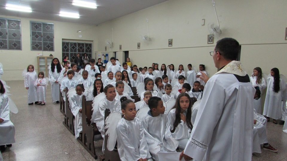 O mês de maio é o mês de Maria mãe de Jesus e de todas as Mães