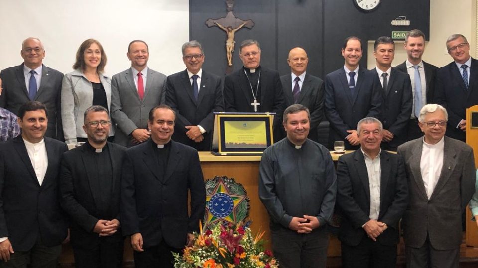 Dom Paulo Cezar Costa recebe título de Cidadão Araraquarense