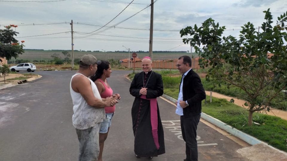 Vale Verde em Araraquara recebe visita do Bispo Auxiliar