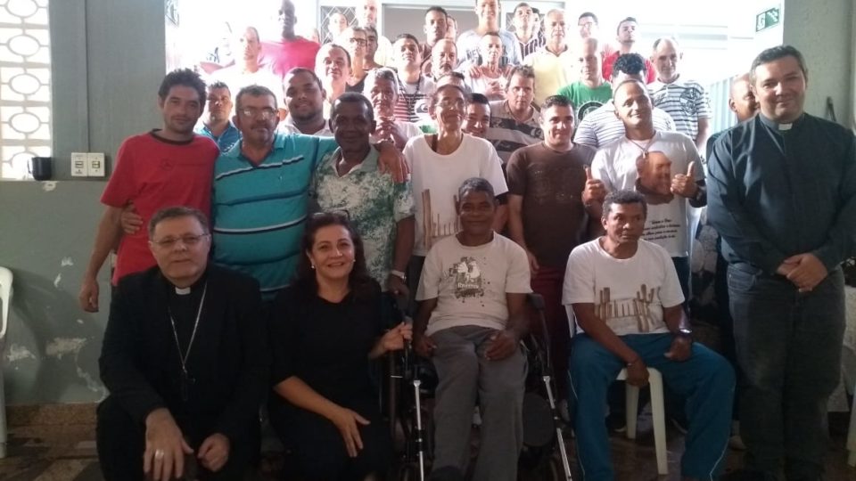 Dom Paulo Cezar visita  Associação São Pio em Araraquara