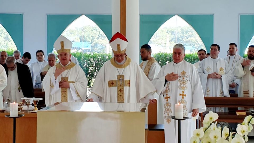 Padres da Diocese participam de Missa de Abertura da Atualização do Clero