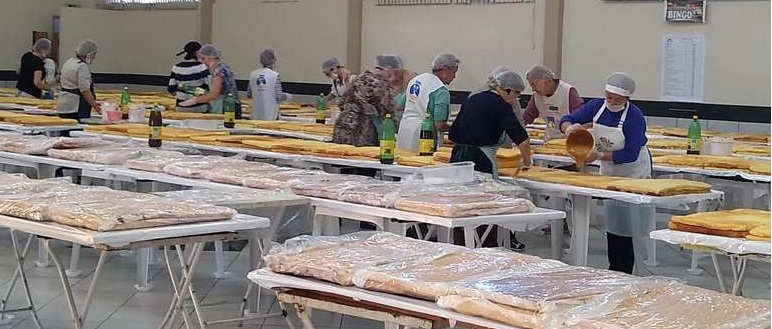 Bolo de Santo Antonio terá 140 metros e 20 mil fieis devem passar pela igreja