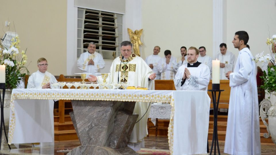 Investidura de novos ministros extraordinários da Sagrada Comunhão do Vicariato do Senhor Bom Jesus