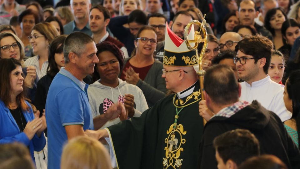 Dom Eduardo Malaspina preside missa na Paróquia de São Nicolau de Flüe