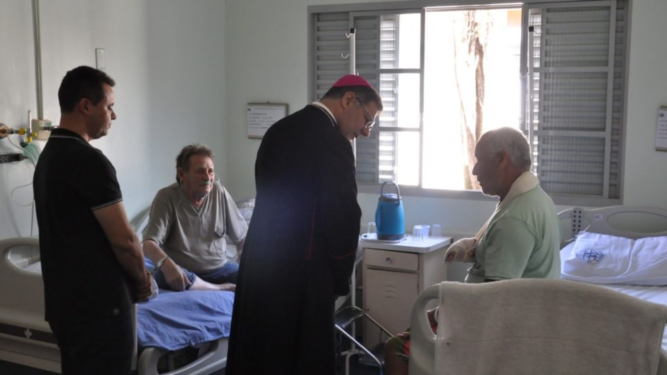 Visita Pastoral: Hospital São Sebastião recebeu Dom Paulo Cezar