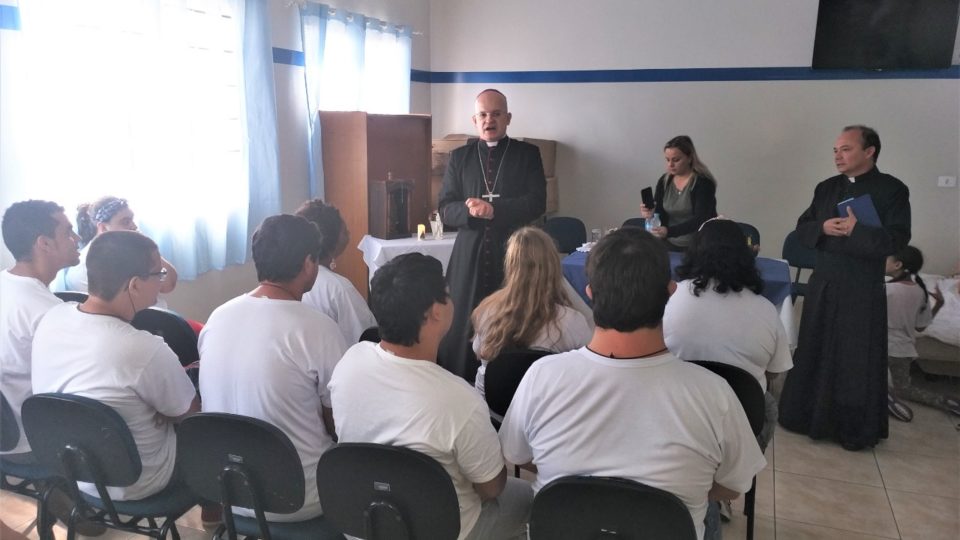 Dom Eduardo Malaspina visita APAE de Borborema em Visita Pastoral